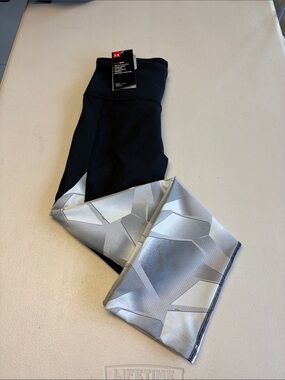 Cropped Black and Gray Under Armor Sz XSM